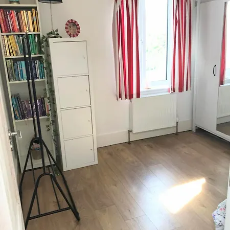 Spacious 3 Bed Townhouse In 12 *