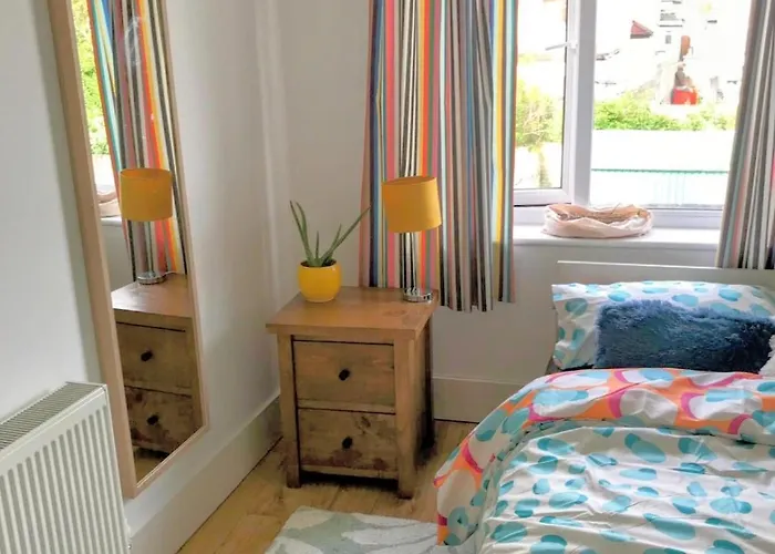 Spacious 3 Bed Townhouse In 12 Appartement