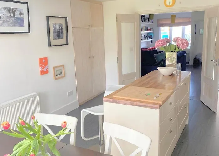 Spacious 3 Bed Townhouse In 12