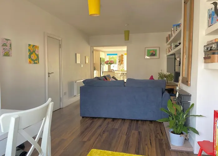 Spacious 3 Bed Townhouse In 12 *