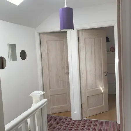 Spacious 3 Bed Townhouse In 12 Apartment