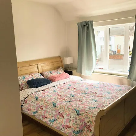 Spacious 3 Bed Townhouse In 12 Apartment Dublin